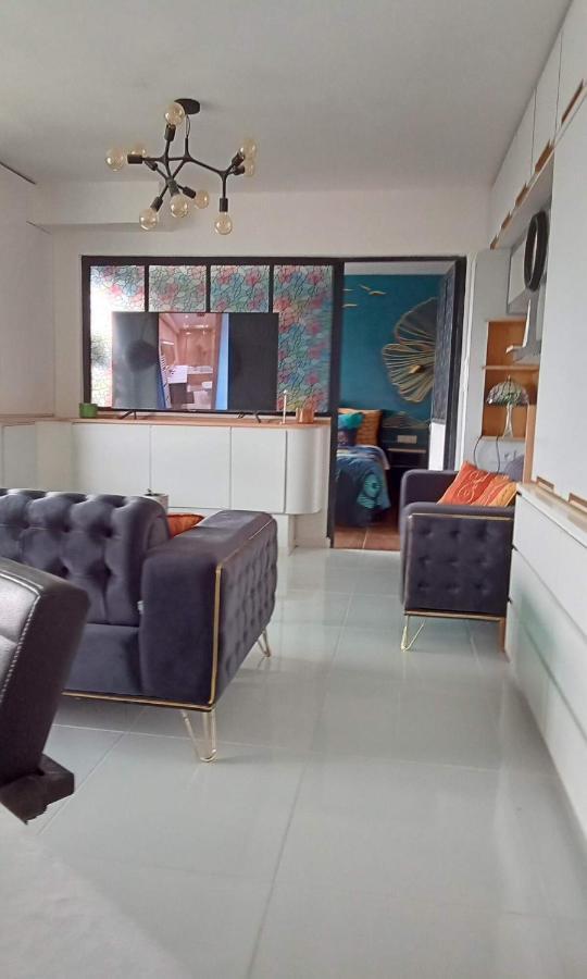 Liege Centre Mediacite Appartement Possible Parking Terrasse Immense 8Eme Pour 2 Personnes Εξωτερικό φωτογραφία