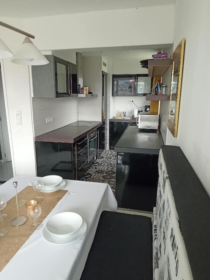 Liege Centre Mediacite Appartement Possible Parking Terrasse Immense 8Eme Pour 2 Personnes Εξωτερικό φωτογραφία